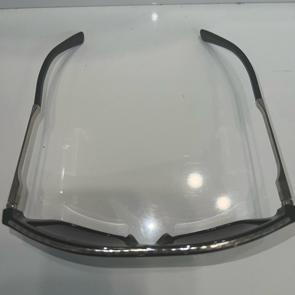 Louis Vuitton Sunglasses - Picture 2 of 5